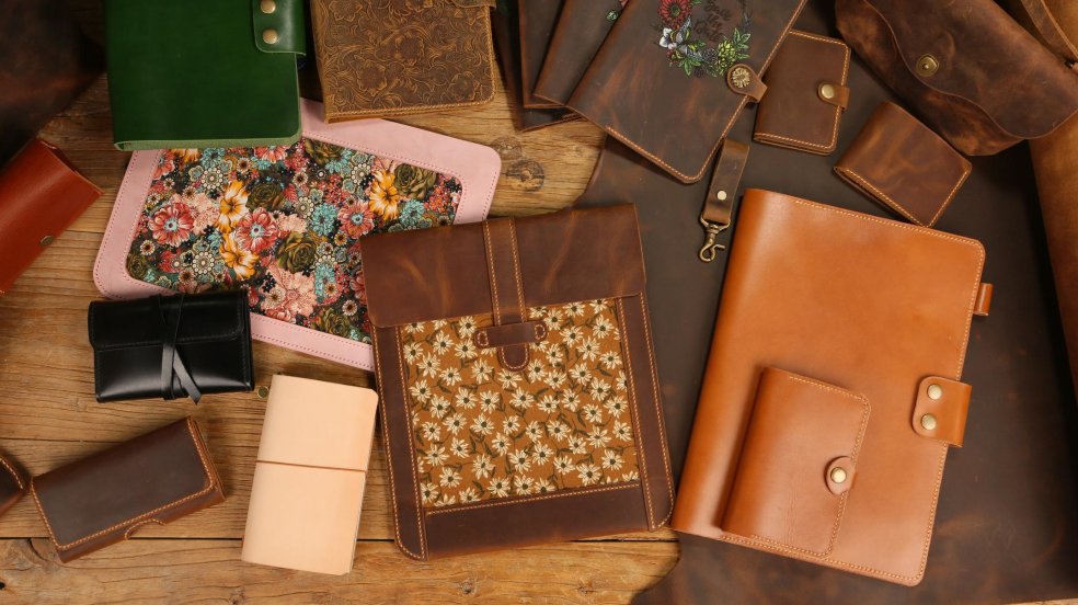 25 Stylish Leather Anniversary Gifts For your 3rd anniversary