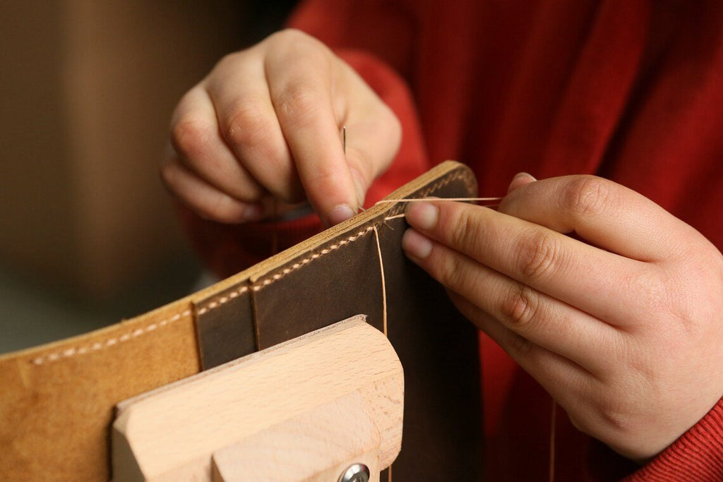 Hand-Stitching vs. Machine Sewing: The Difference in Leather Goods