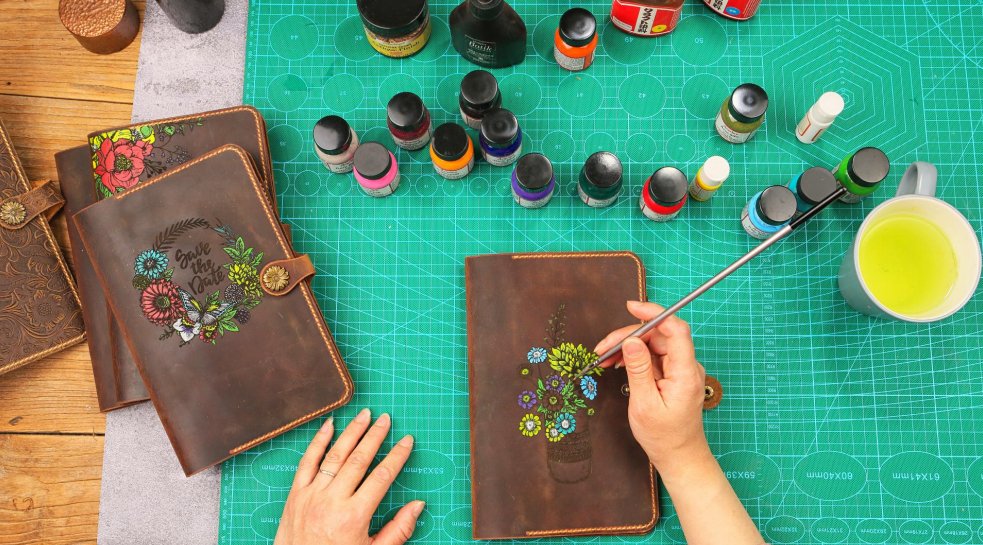 How to dye leather