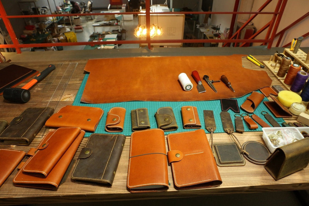 vintage distressed leather key wallet key card holder