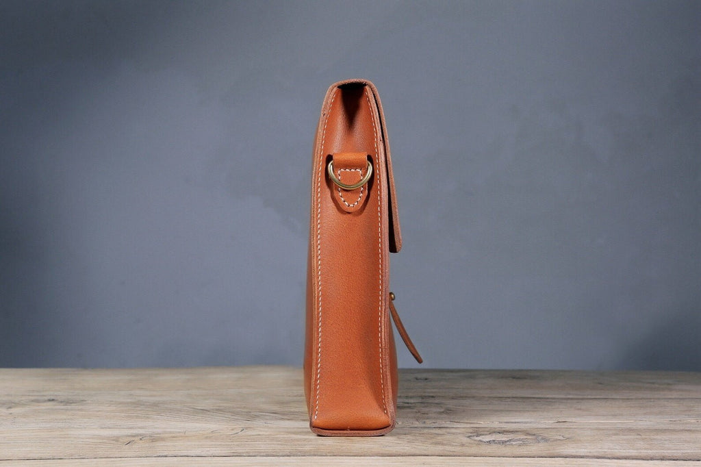 Handmade vegetable tanned leather computer carry bag