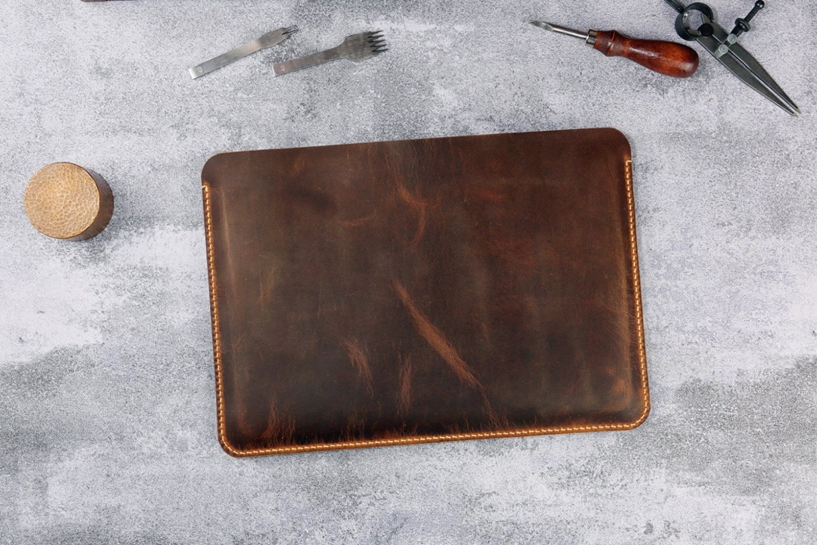 MacBook Pro 15inch Leather Sleeve 純正カバー Apple Leather Sleeve for MacBook Pro 15 - Saddle Brown