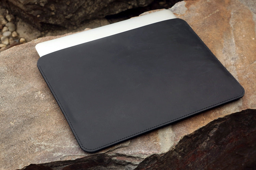 black macbook pro sleeve
